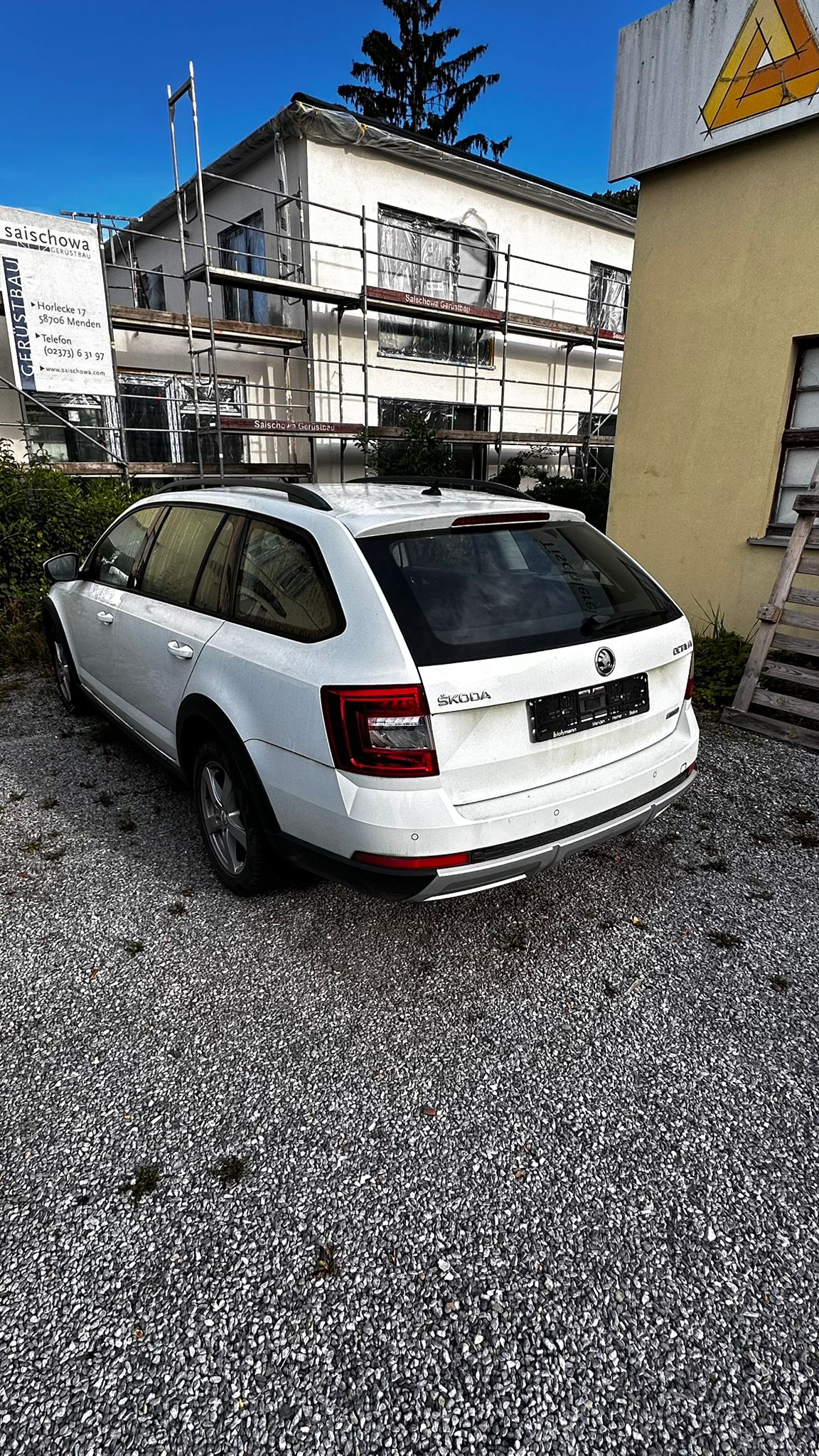 Opel Movano, rechter Außenspiegel und Türgriff